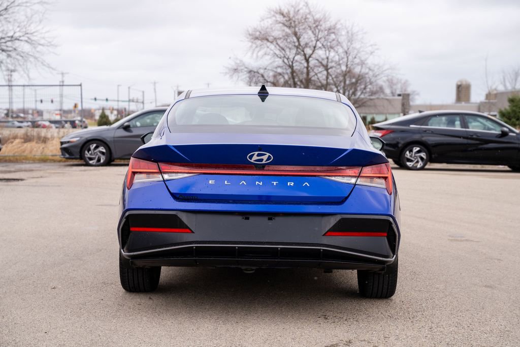 Certified 2024 Hyundai Elantra SEL w/ Convenience Package image 6