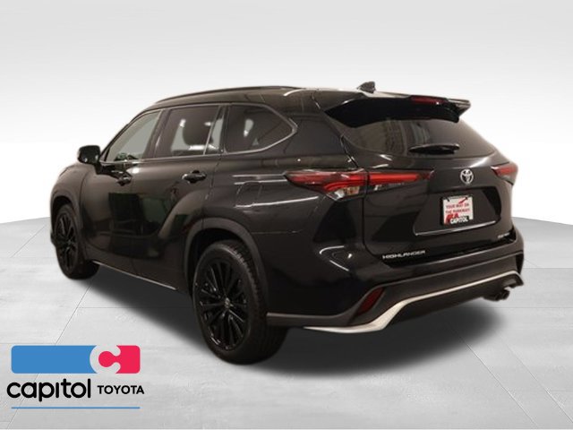 Used 2025 Toyota Highlander XSE AWD/4WD image 4
