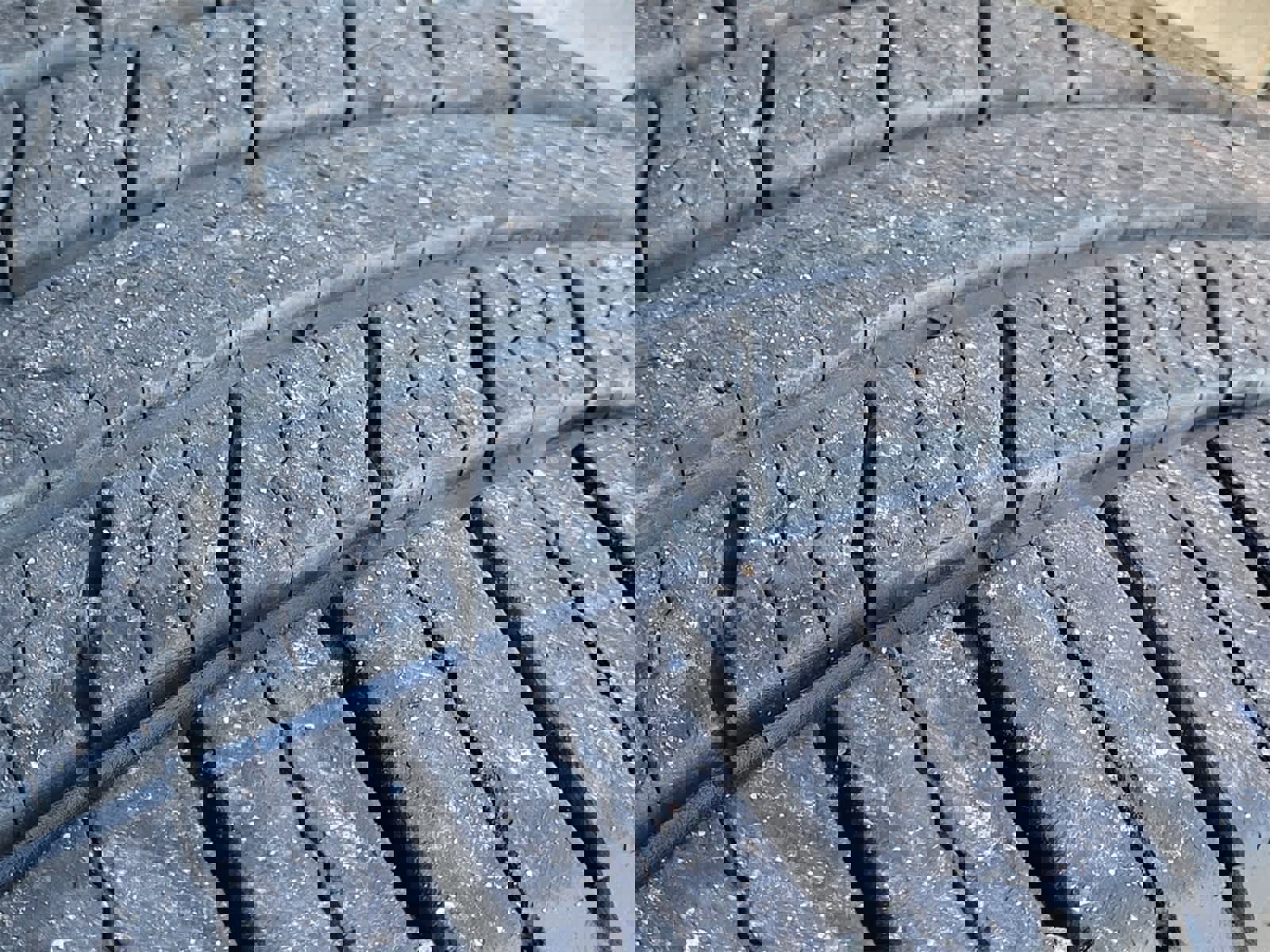 Used 2020 Toyota RAV4 XLE Premium image 11