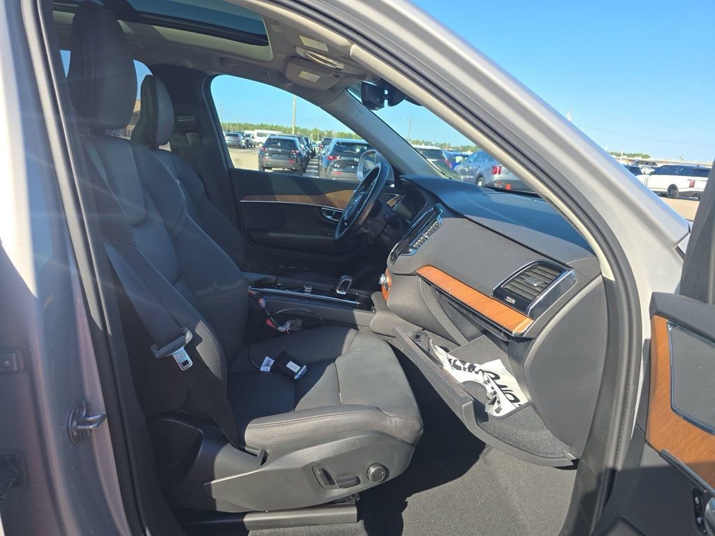 Used 2025 Volvo XC90 B6 Plus image 36