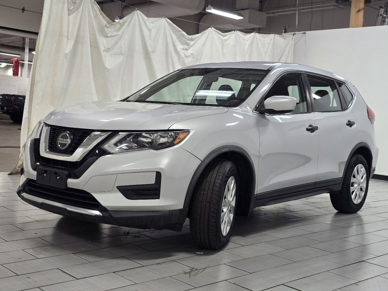 Used 2018 Nissan Rogue S image 11