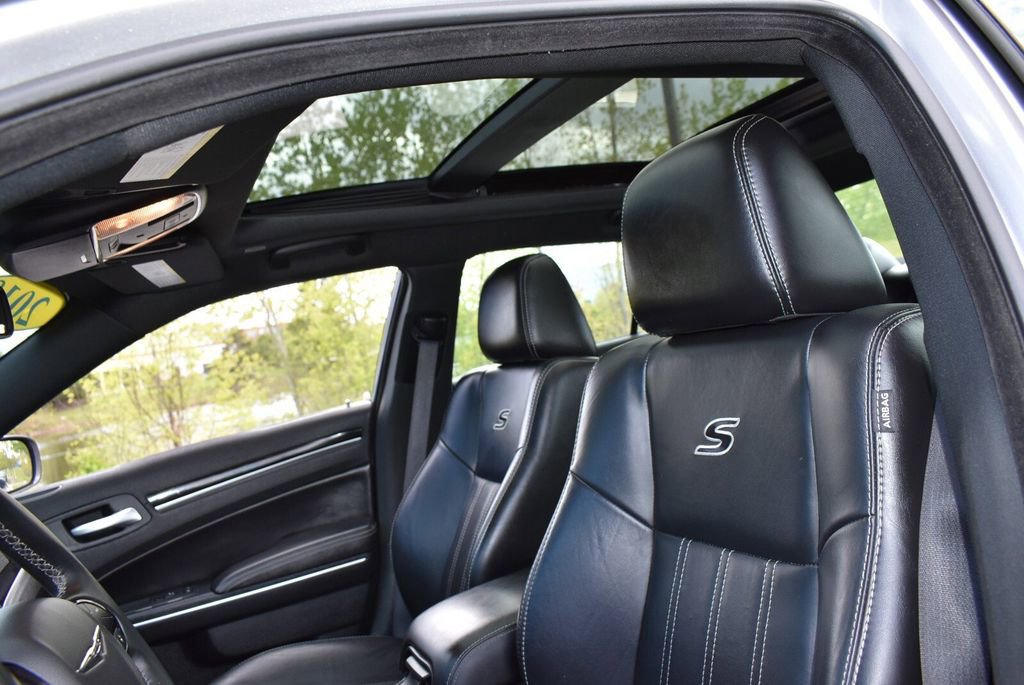 Used 2018 Chrysler 300 S w/ 300S Premium Group RWD image 13