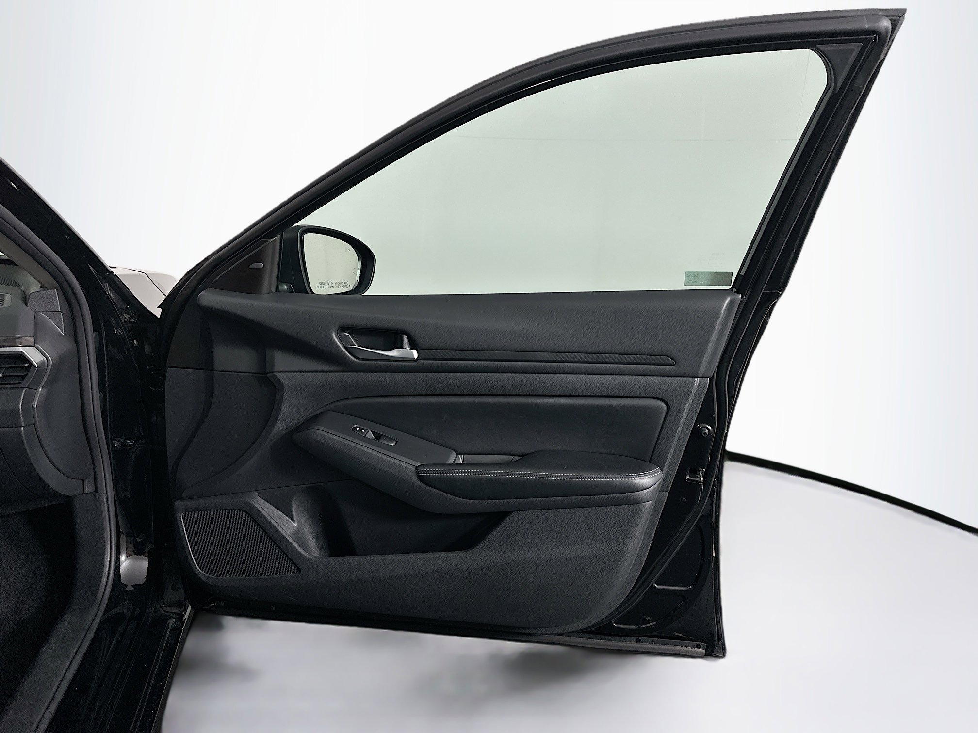 Used 2025 Nissan Altima 2.5 SV image 29