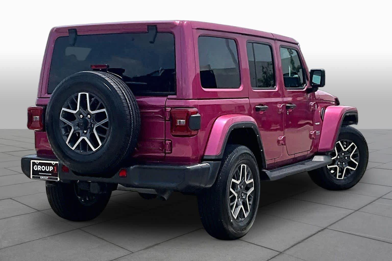 Used 2024 Jeep Wrangler Unlimited Sahara w/ Technology Group AWD/4WD image 12