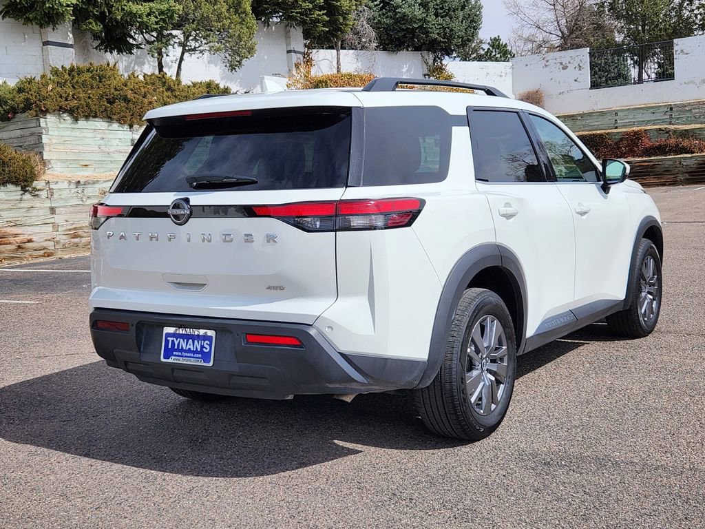 Used 2025 Nissan Pathfinder SV image 3