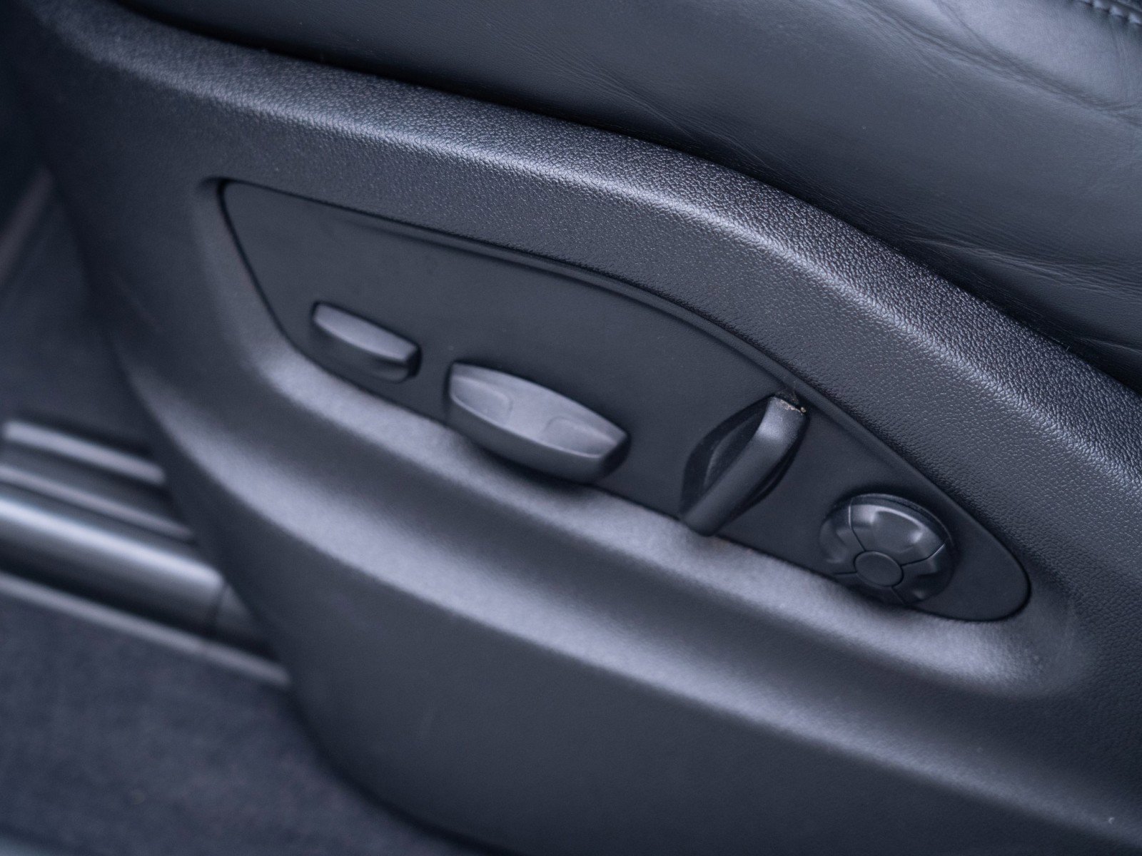 Certified 2022 Porsche Cayenne Platinum Edition image 15