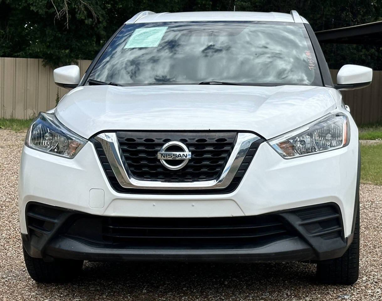 Used 2019 Nissan Kicks SV FWD image 2