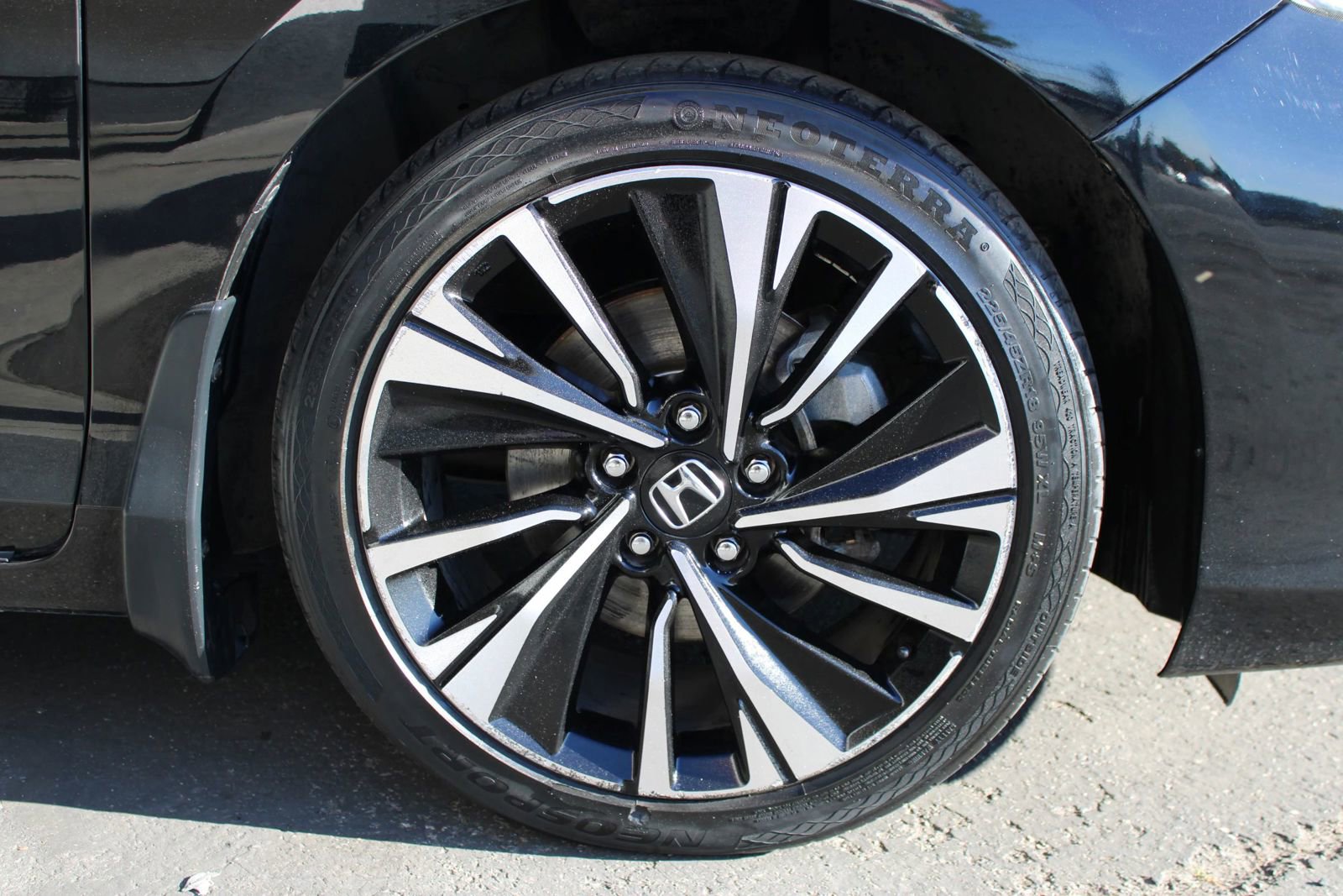 Used 2017 Honda Accord EX-L image 7