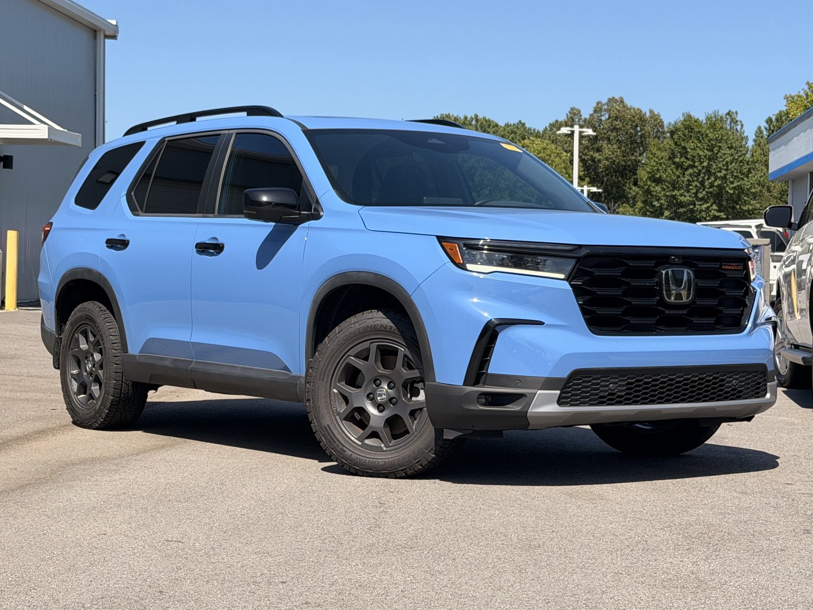 Used 2025 Honda Pilot TrailSport image 2