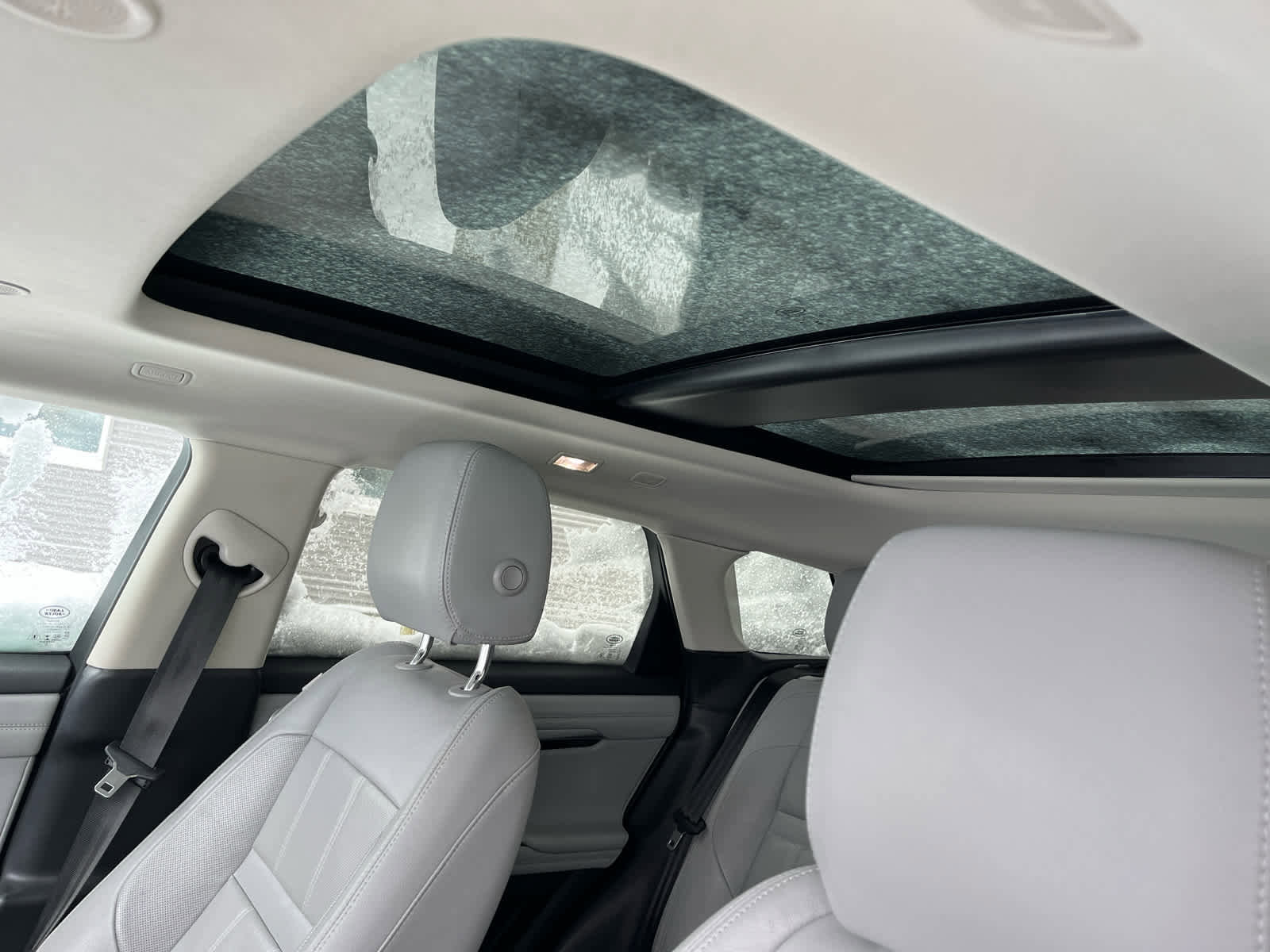 Used 2023 Land Rover Range Rover Evoque SE image 3