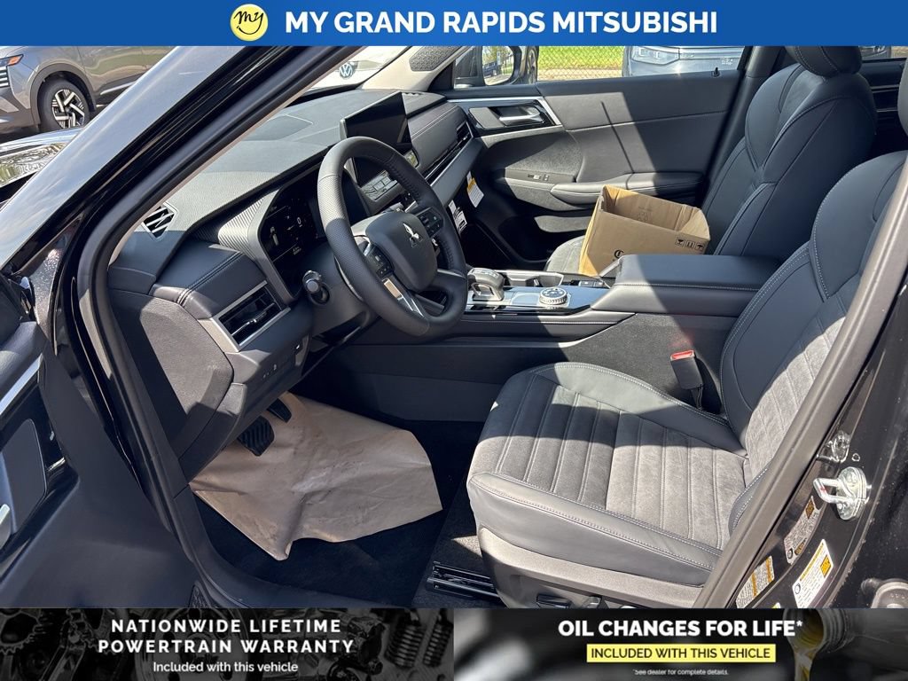 New 2026 Mitsubishi Outlander SE AWD/4WD image 10
