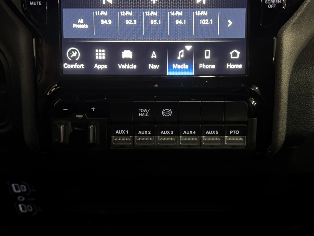 Used 2023 RAM 5500 Tradesman w/ Chrome Appearance Group AWD/4WD image 5