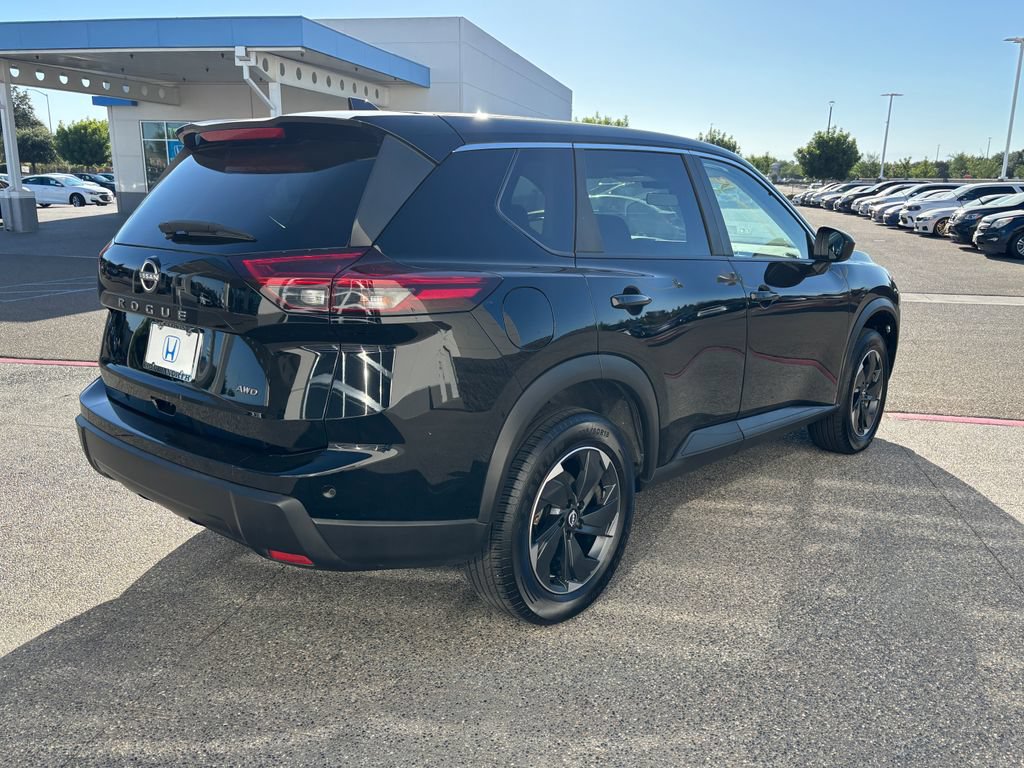 Used 2025 Nissan Rogue SV AWD/4WD image 5