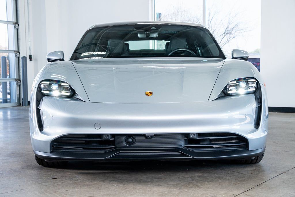 Used 2024 Porsche Taycan image 3