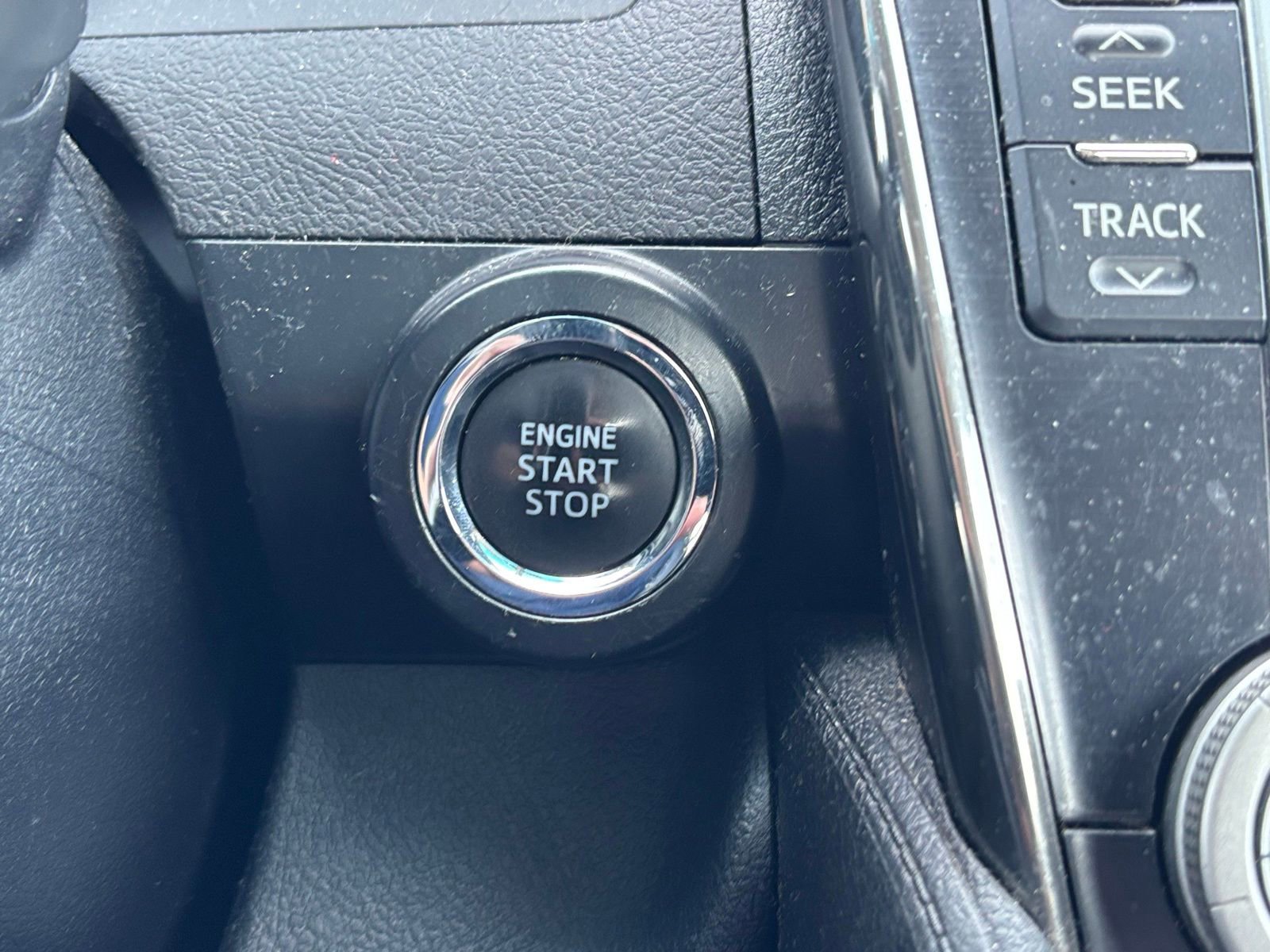 Used 2014 Toyota Camry SE w/ Moonroof Package FWD image 12