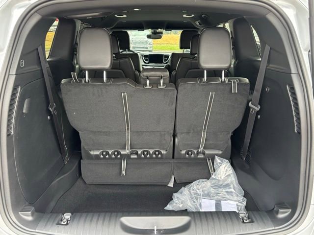 New 2026 Chrysler Pacifica Select image 11