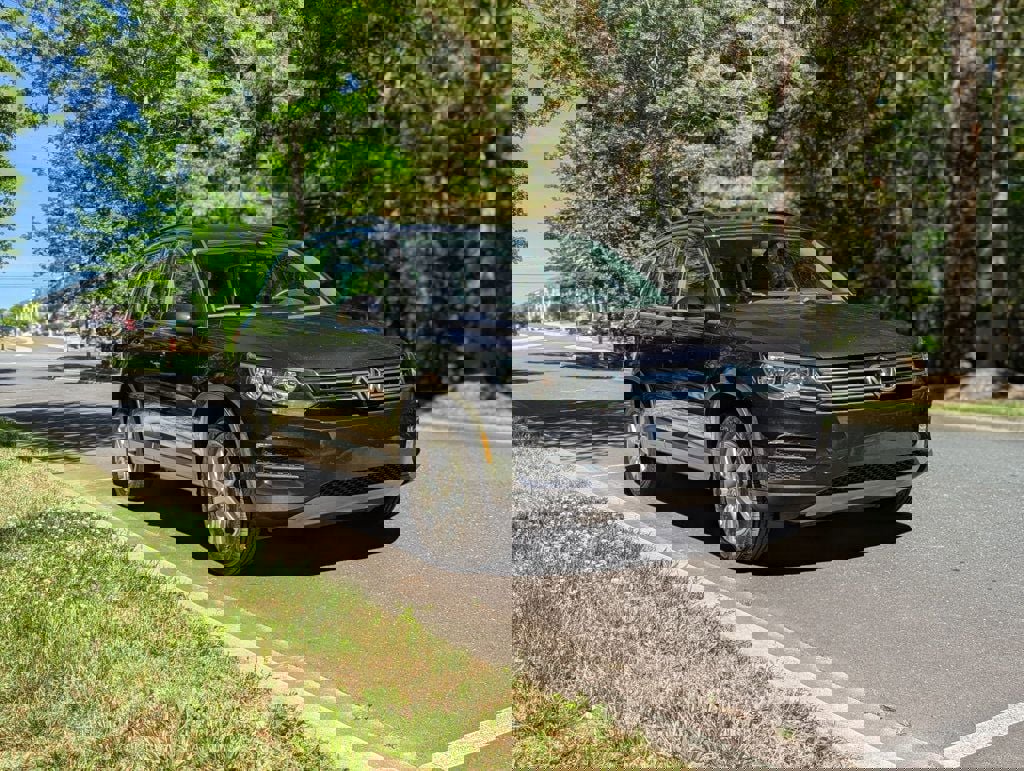 Used 2017 Volkswagen Tiguan S FWD image 11