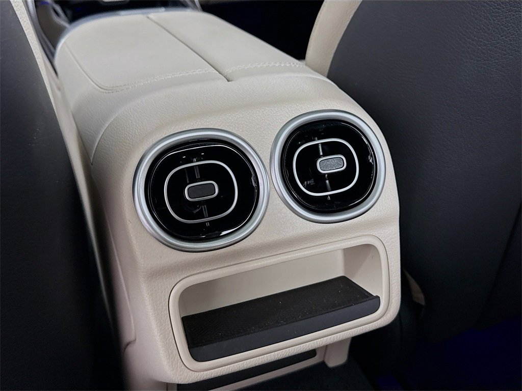 Used 2025 Mercedes-Benz C 300 4MATIC Sedan image 27