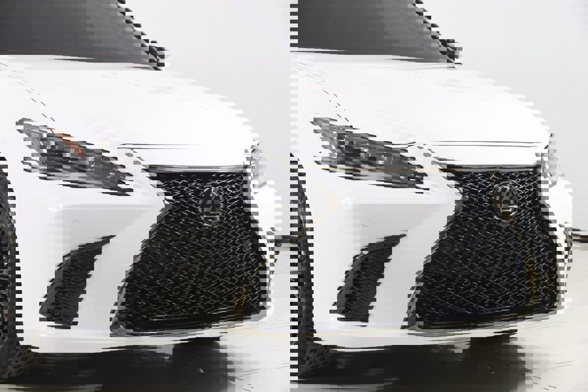 Used 2025 Lexus ES 300h F Sport w/ Accessory Package (Z1) image 39