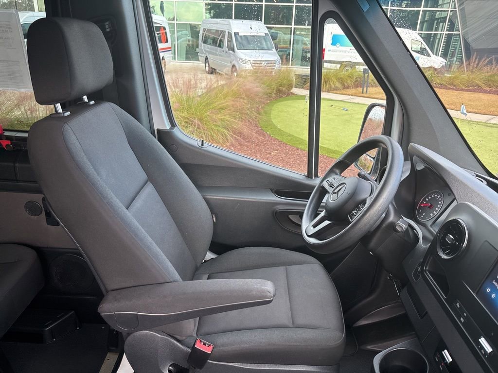 Used 2024 Mercedes-Benz Sprinter 2500 image 41