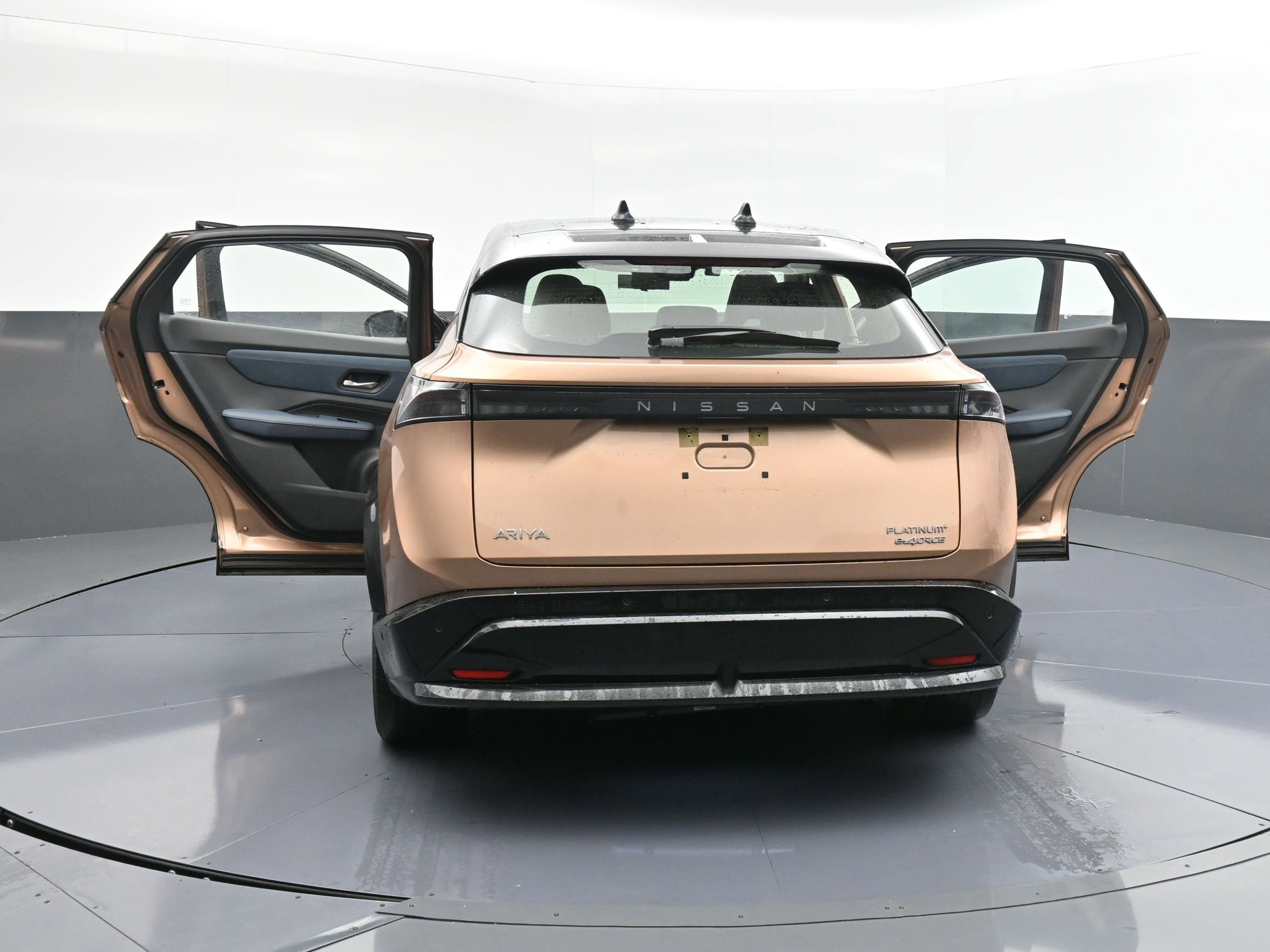 Used 2023 Nissan Ariya image 39