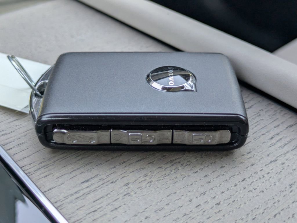 New 2025 Volvo XC90 B6 Core w/ Climate Package image 30