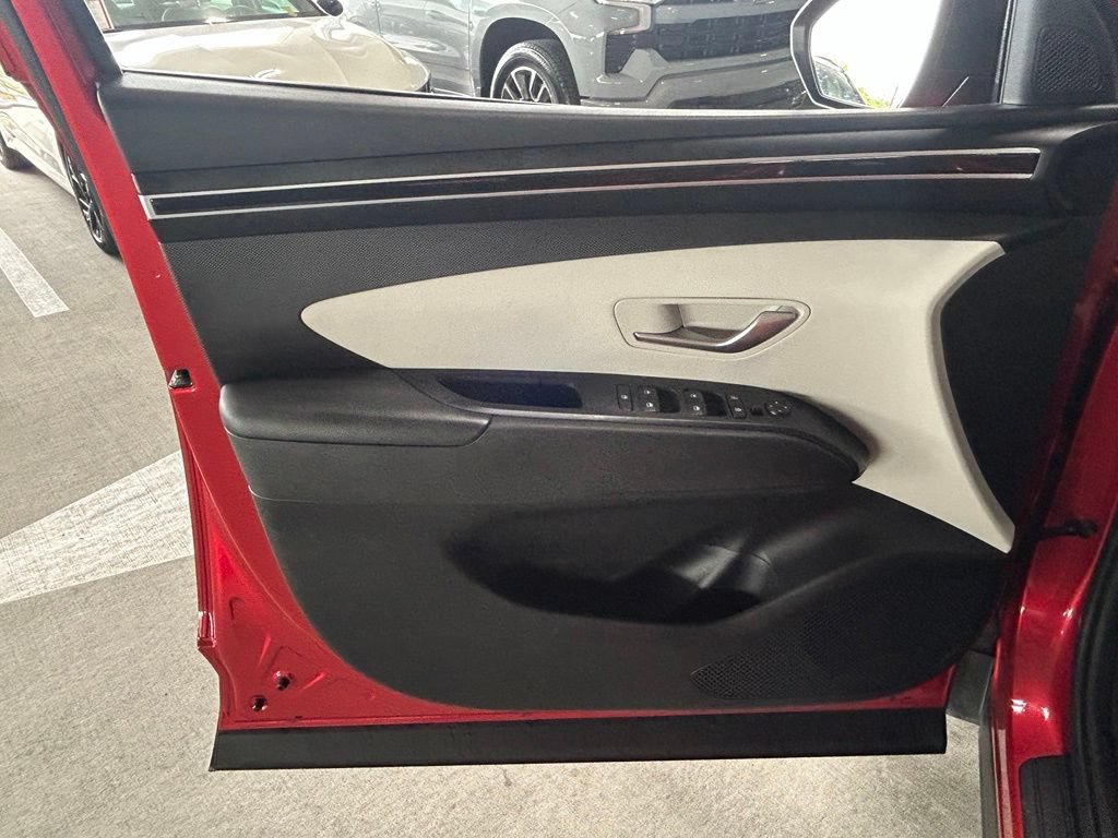 Used 2023 Hyundai Tucson SE FWD image 17