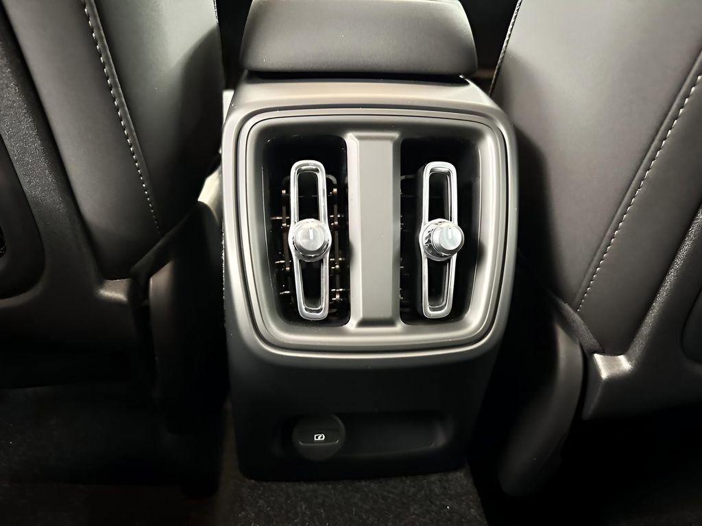 New 2024 Volvo XC40 Recharge Core w/ Protection Package Premier image 24