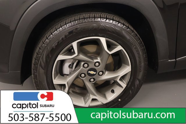 Used 2025 Chevrolet Trax LT FWD image 8