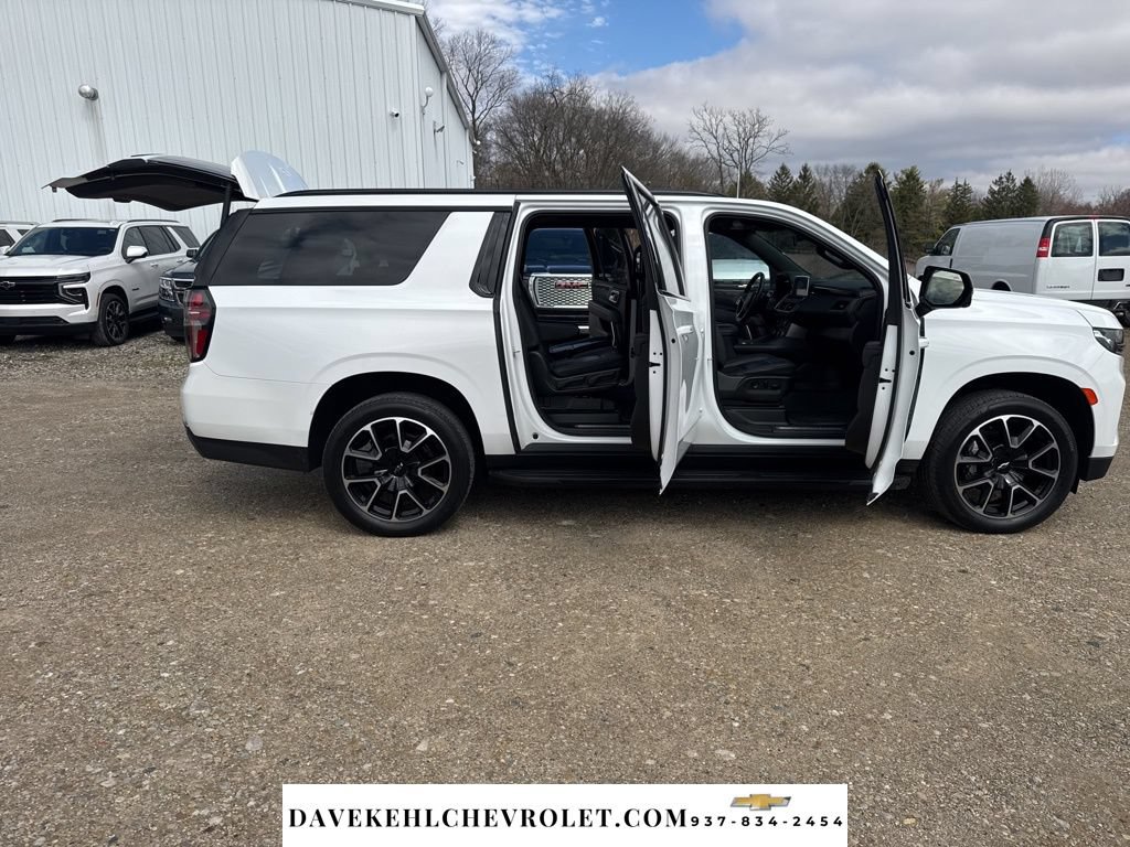 Used 2022 Chevrolet Suburban RST w/ Luxury Package AWD/4WD image 46