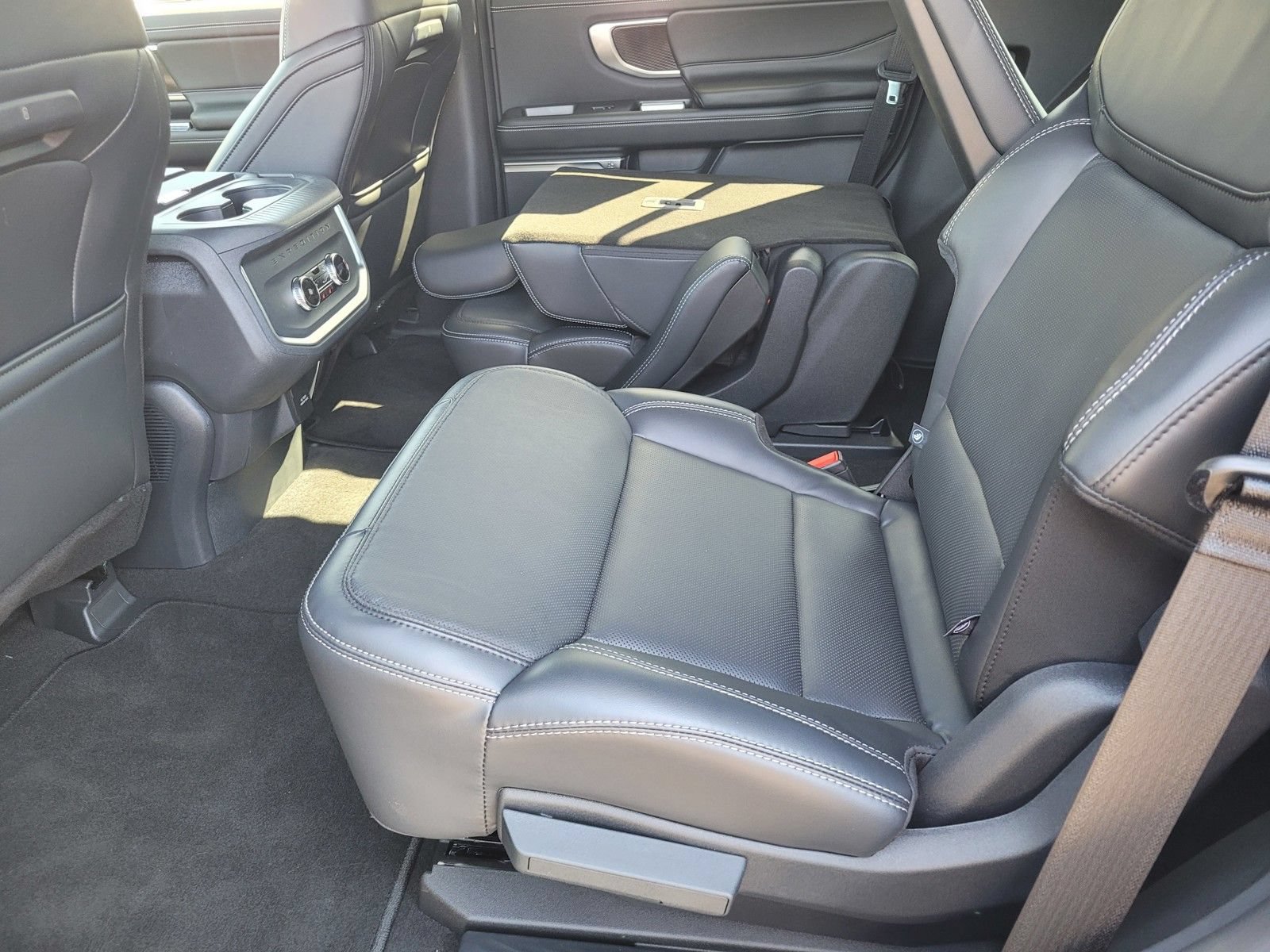 New 2026 Ford Expedition Platinum w/ Stealth Appearance Package AWD/4WD image 6