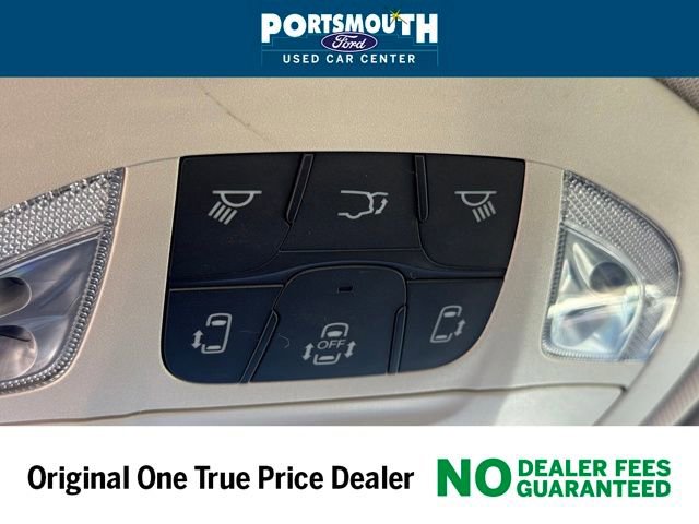Used 2023 Chrysler Pacifica Touring-L image 14