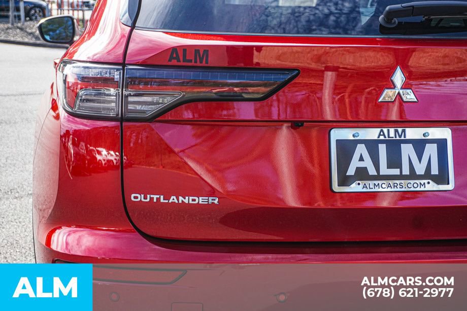 Used 2025 Mitsubishi Outlander SE image 13