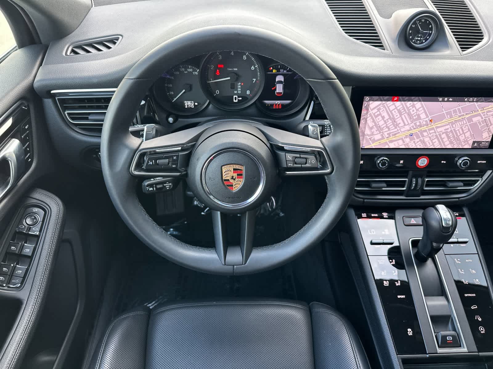 Certified 2025 Porsche Macan AWD/4WD image 15