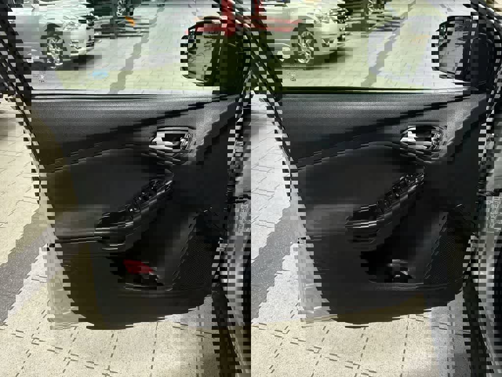 Used 2016 Ford Focus SE w/ SE Power Seat Package image 29