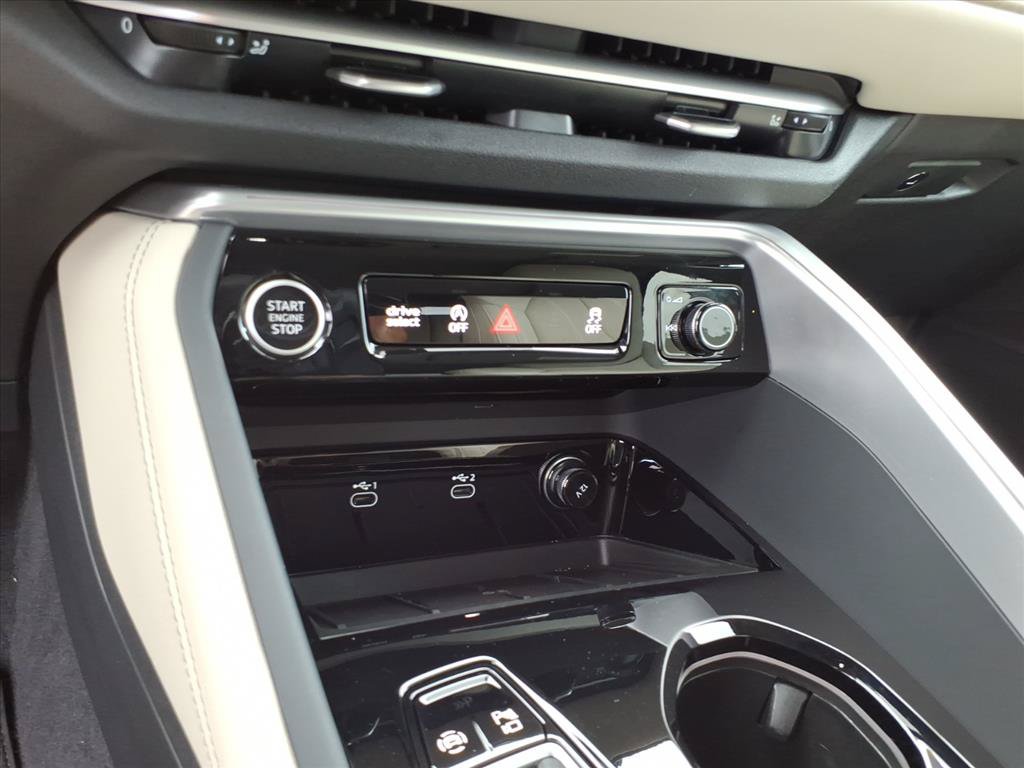 Used 2025 Audi Q5 Premium Plus w/ Premium Plus AWD/4WD image 19