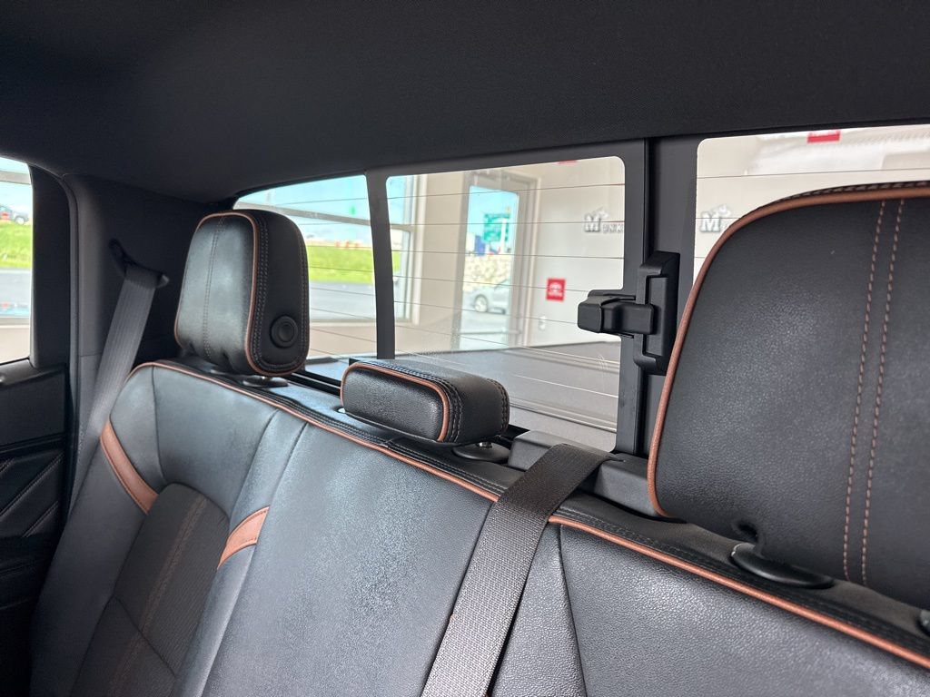 Used 2025 GMC Canyon AT4 AWD/4WD image 30