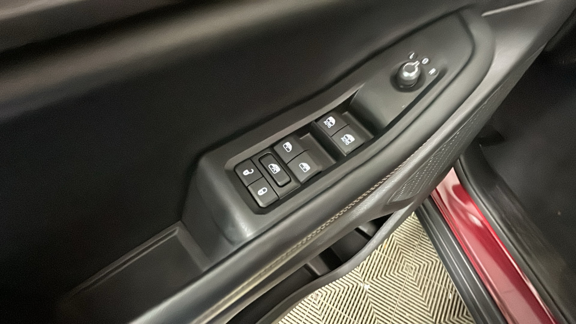 Used 2023 Jeep Grand Cherokee Laredo w/ Luxury Tech Group I AWD/4WD image 13