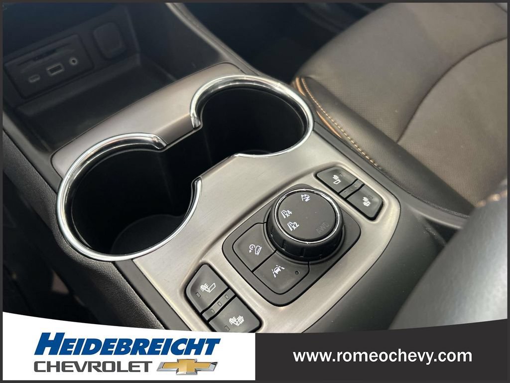 Used 2024 GMC Terrain AT4 w/ LPO, Floor Liner Package AWD/4WD image 25