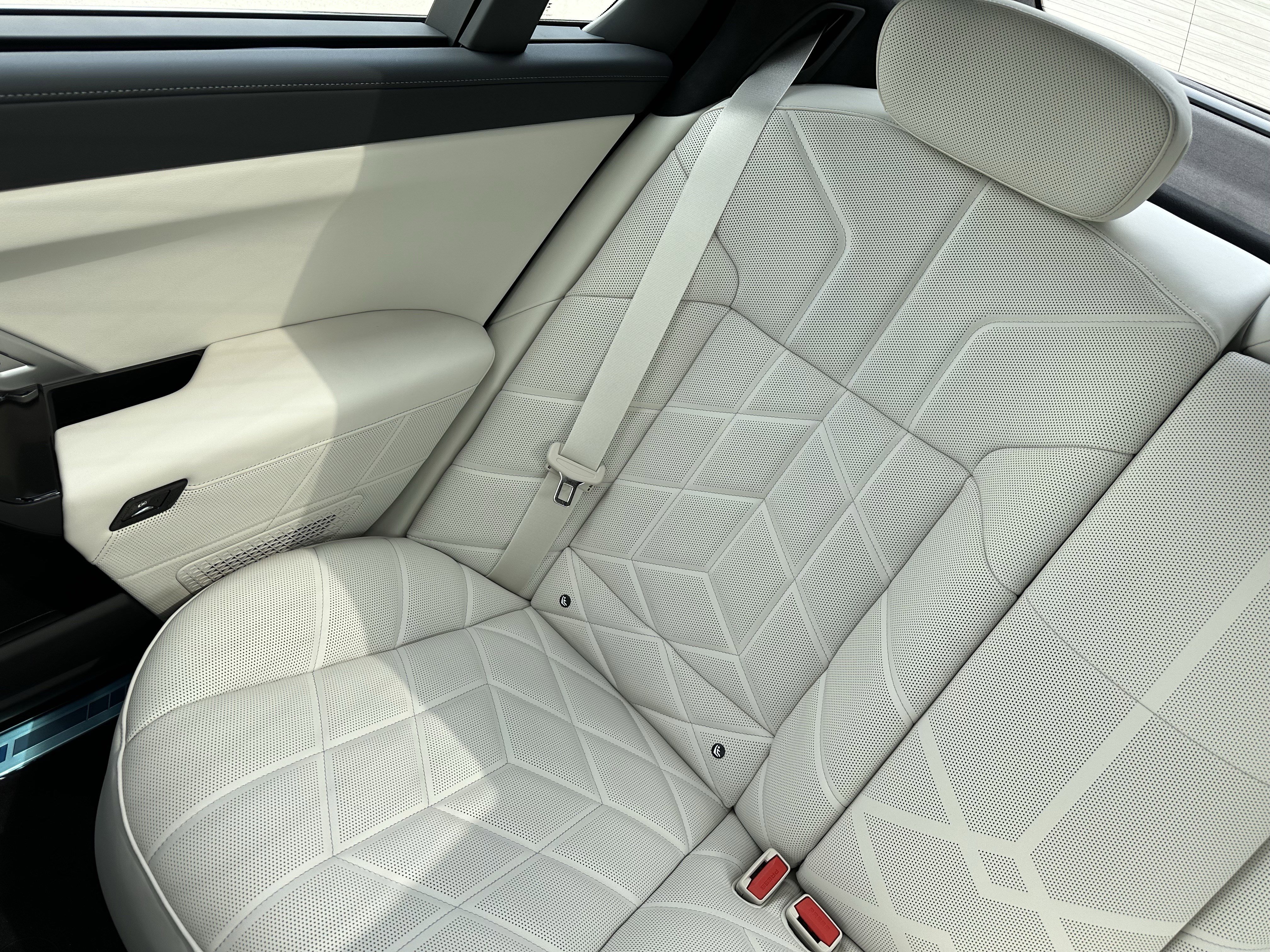 New 2026 BMW 760i xDrive w/ Executive Package image 17