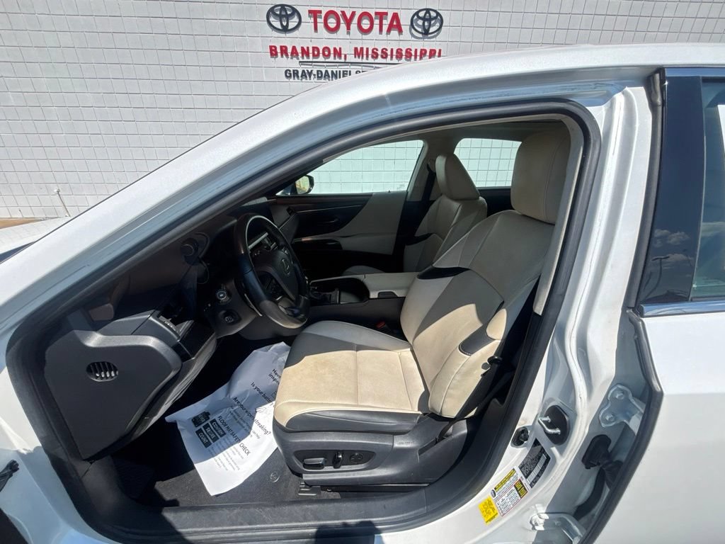 Used 2023 Lexus ES 350 w/ Premium Package FWD image 3