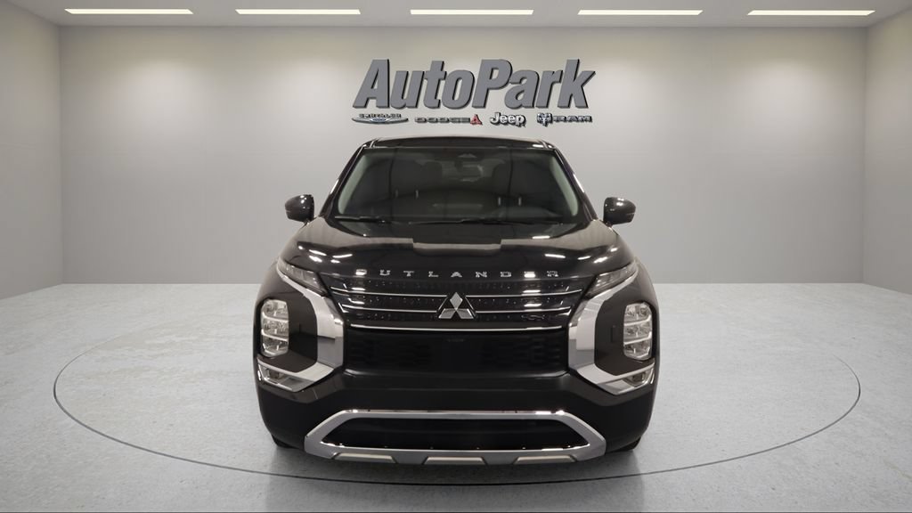 Used 2024 Mitsubishi Outlander SE Black Edition AWD/4WD image 2