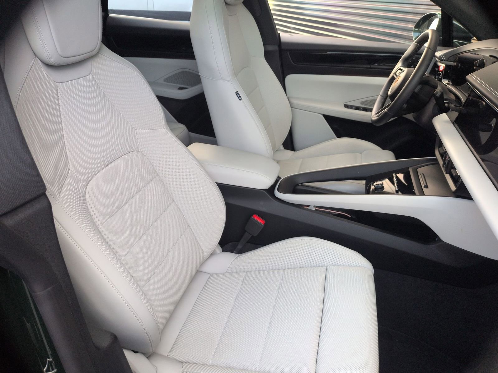 Certified 2025 Porsche Macan Electric image 25