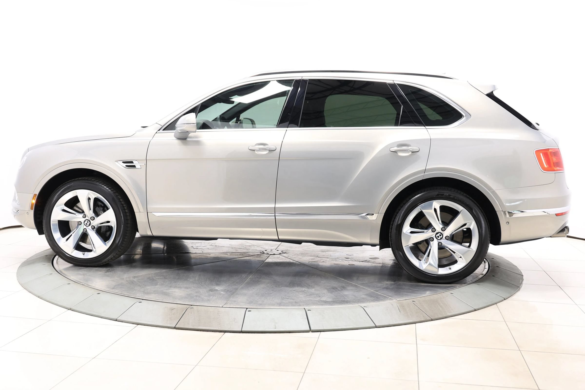 Used 2018 Bentley Bentayga Onyx Edition AWD/4WD image 9