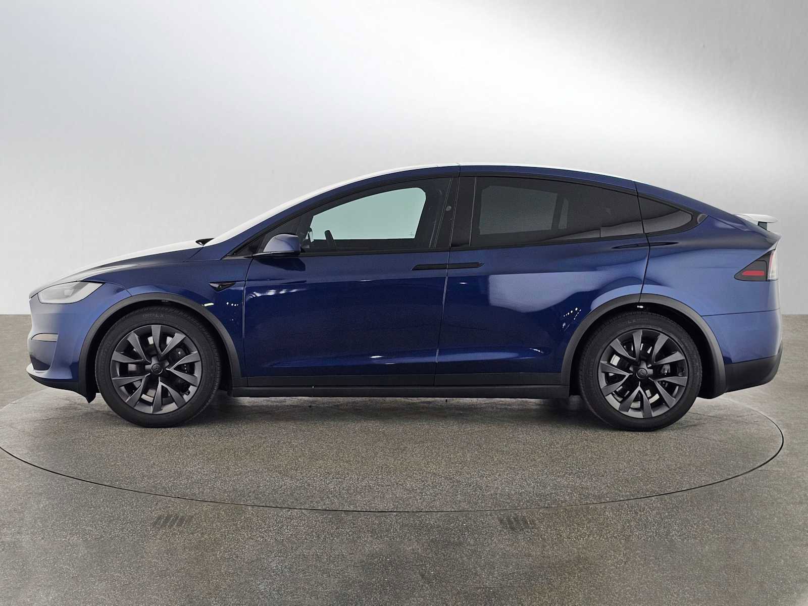 Used 2024 Tesla Model X AWD/4WD image 2