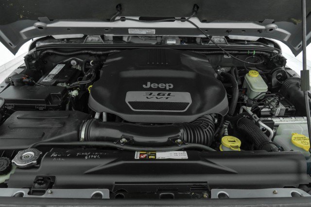 Used 2013 Jeep Wrangler Unlimited Rubicon image 47