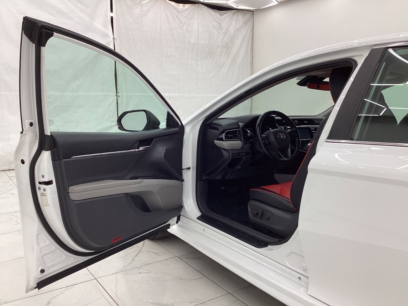 Used 2020 Toyota Camry SE image 16