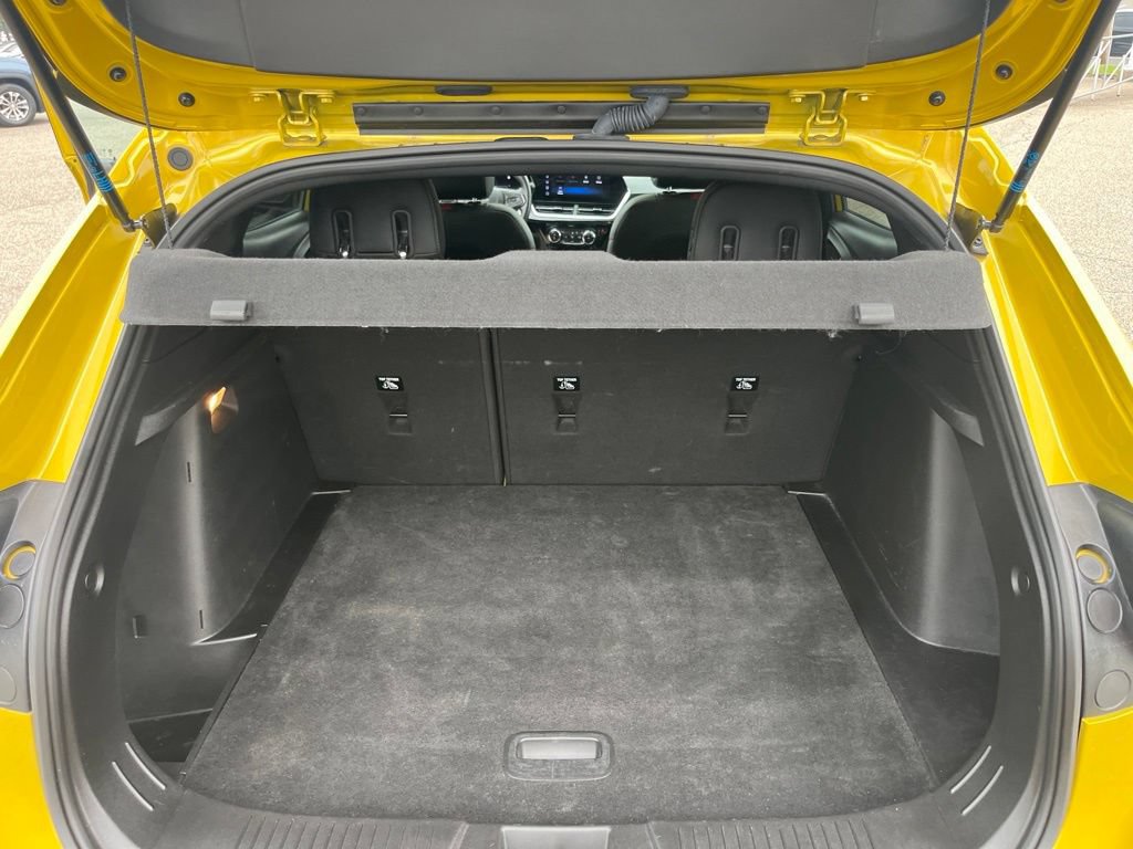 Used 2024 Chevrolet Trax RS w/ Sunroof Package FWD image 39