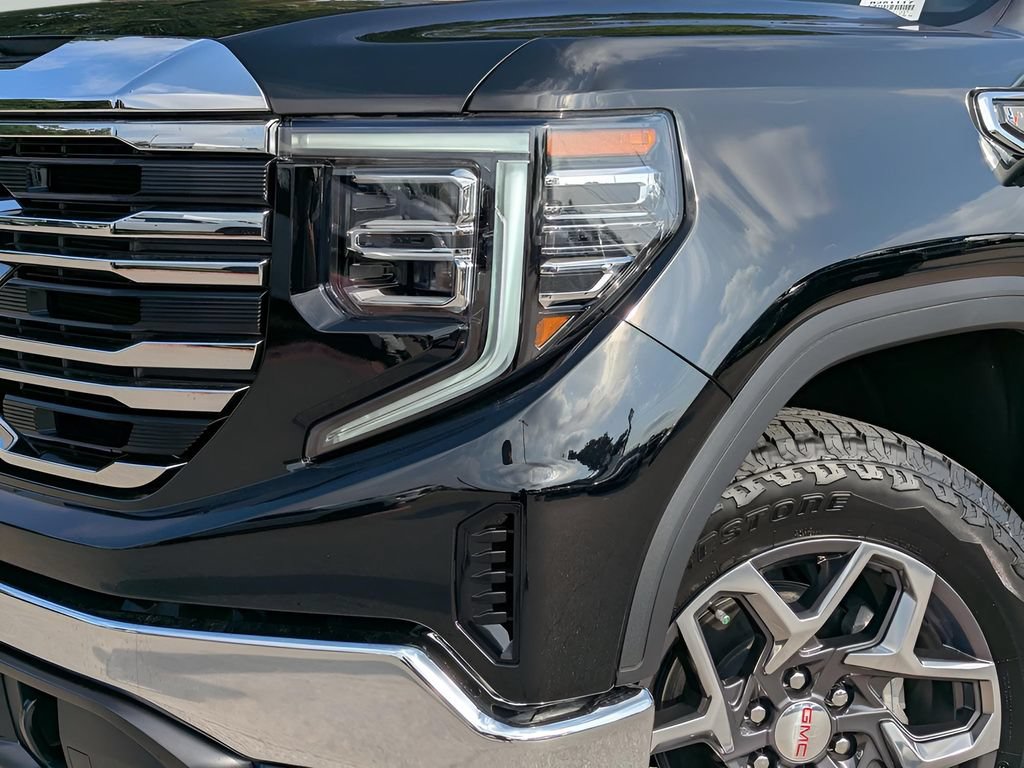 Used 2025 GMC Sierra 1500 SLT AWD/4WD image 3
