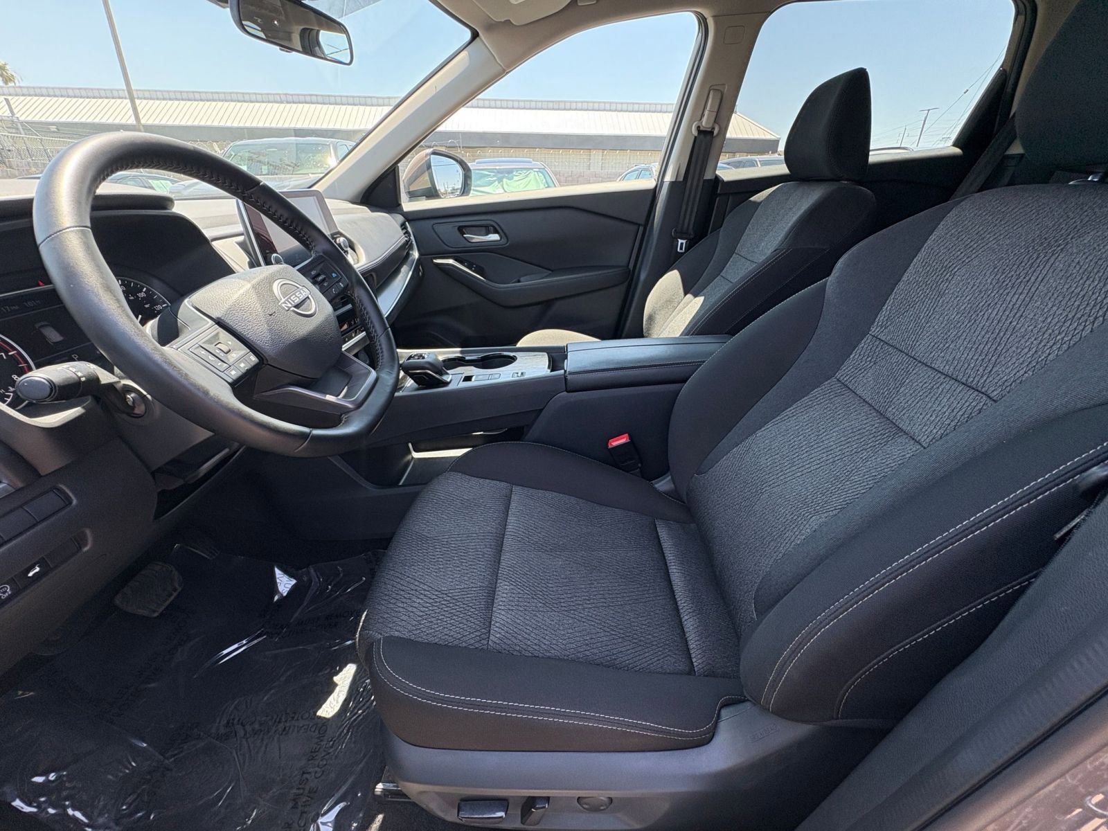 Used 2025 Nissan Rogue SV FWD image 29